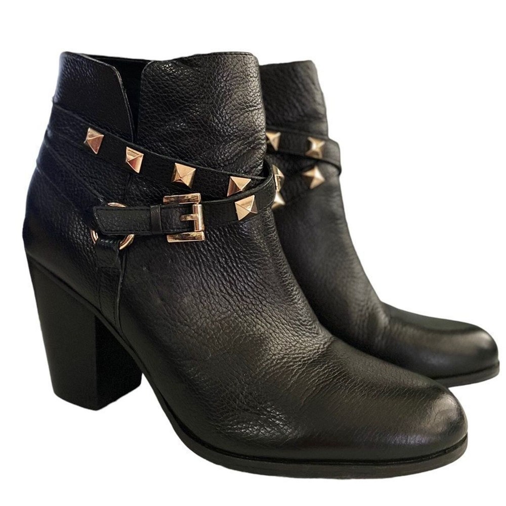 GUESS Fran Studded Black leather Ankle Boot Women's Sz 9 Zip Up